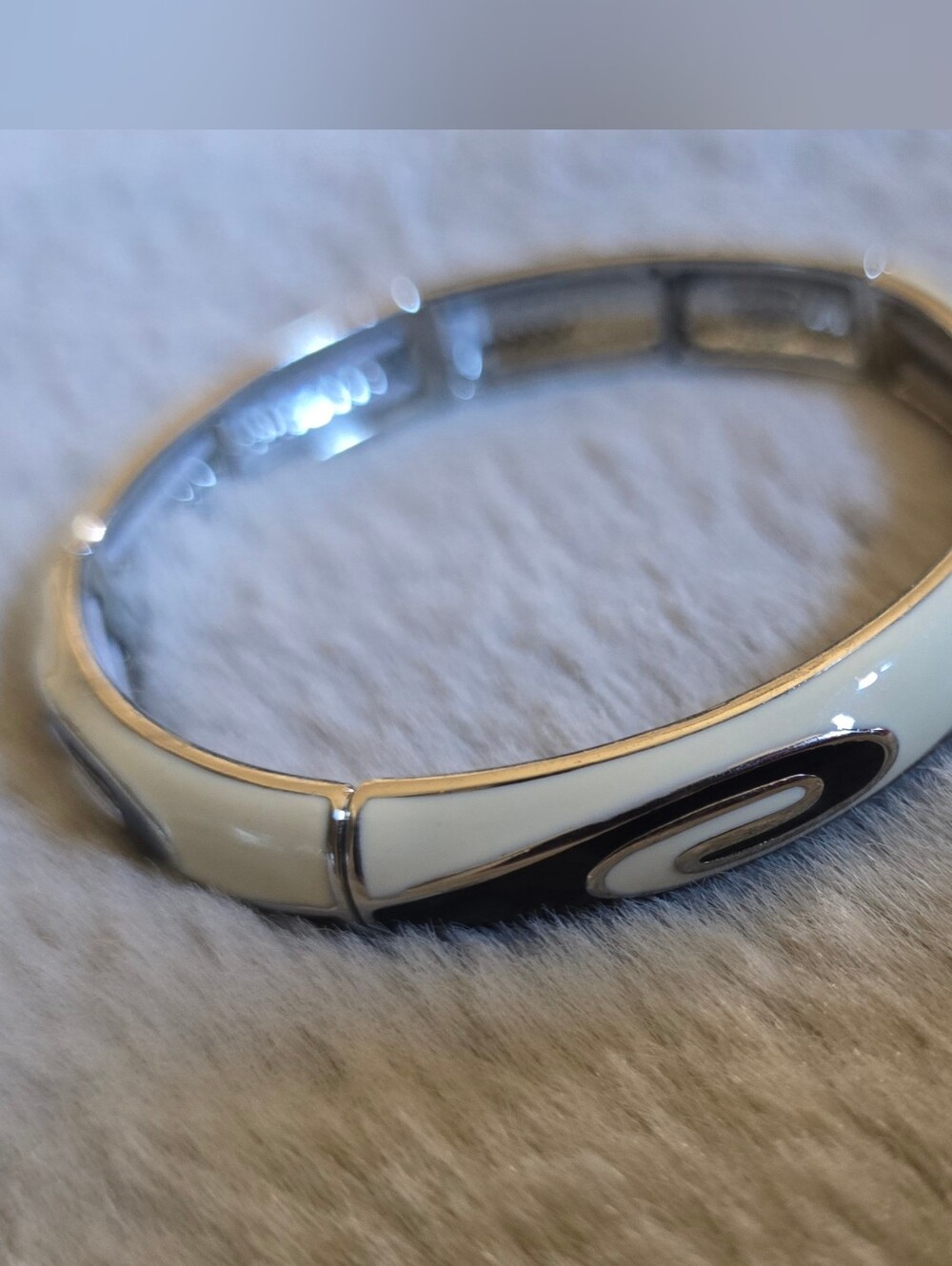 Lia Sophia Yin Yang Black & Cream Enamel Silver-Tone Stretch Bracelet